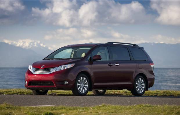 2012 Toyota Sienna LTD V6.