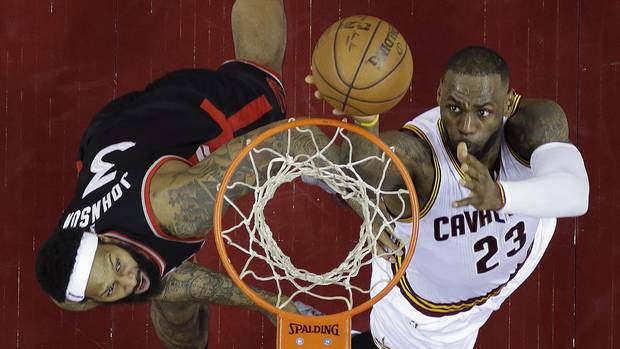 Cleveland Cavaliers' LeBron James (23) shoots against Toronto Raptors' James Johnson (3).