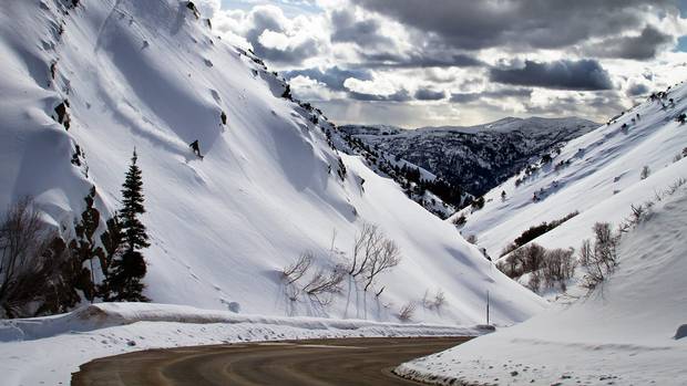 A pair of new quadruple chairlifts are adding 400-plus hectares of lift-serviced terrain to Utahs unheralded (and aptly-named) Powder Mountain.