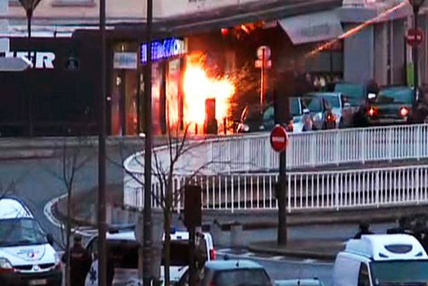 A screengrab taken from an AFP TV video shows French police special forces launching the assault at a kosher grocery store in Porte de Vincennes, Paris