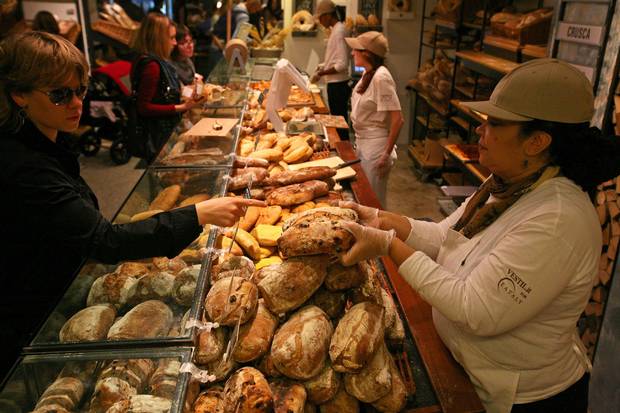From an Italian ice to a sit-down meal, diners and shoppers can find essential Italian food at Eataly.