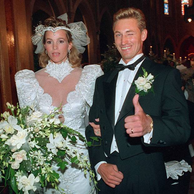 Wayne Gretzky gives a thumbs-up as he and his wife Janet Jones leave St. Joseph's Basilica July 16, 1988 after being wed before 700 friends and relatives in Edmonton.