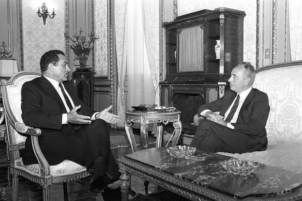 Egyptian president Hosni Mubarak meets with Mr. Peres, then Israel’s prime minister, in Alexandria on Sept. 11, 1986.