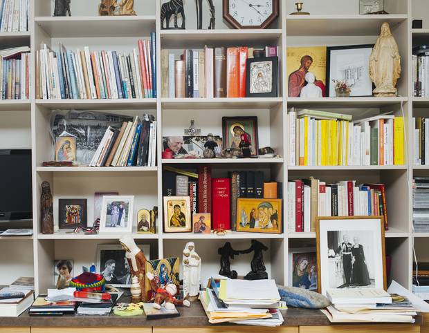 Jean Vanier's books and memorabilia in his living room.