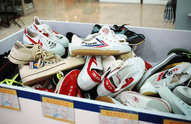 The roots of Feiyue sneakers lie in the Da Fu Rubber Product Factory, a tire maker founded in 1931. It began making rubber-soled shoes for military use in 1948, followed by street a decade later.