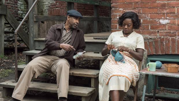 Denzel Washington and Viola Davis in Fences.