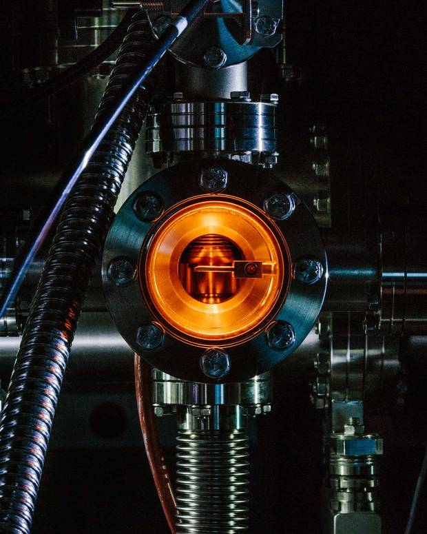 The UHV’s fast-entry load lock cleans incoming wafers in quatum experiments at Waterloo