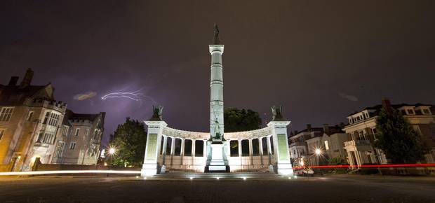 The statue of Confederate president Jefferson Davis on Monument Avenue .