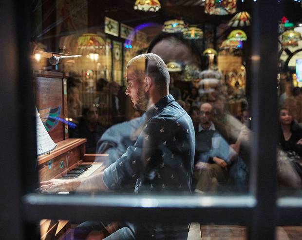 David Eliakis at the piano in a Toronto pub presentation by Against the Grain Theatre.