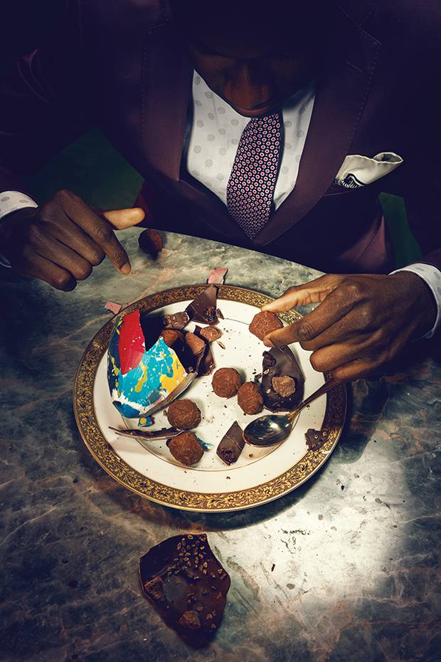 At La Banane, the Ziggy Stardust Disco Egg arrives at the table with a large golden spoon.