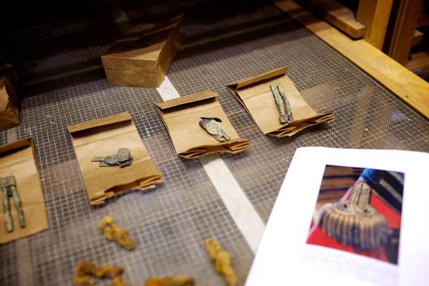 The military man was found with various buttons and metal pieces from shoulder decorations that suggest a high rank. The skeleton shows no signs of an injury in battle.