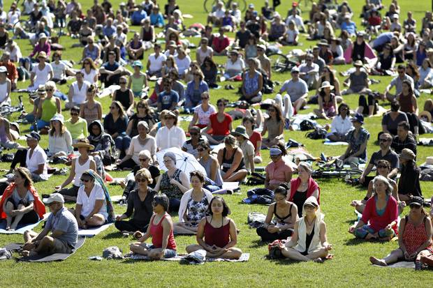 The mass mindfulness meditation led by Dr. Jon Kabat-Zinn on Thursday marked the UN's International Day of Peace. 