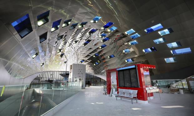 Vaughan Metropolitan Centre station, part of the TTC’s Yonge-University-Spadina subway extension, incorporates an artistic design by Toronto-based Paul Raff Studio, transforming its ceiling into a display of mirrored panels and windows to create a kind of kaleidoscopic sundial.