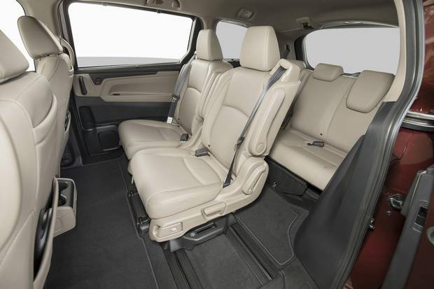 It’s easier than before to get in and out of the third row because the floor is now 35 mm lower for stepping into, and the second-row seats now slide away sideways from each door to make better room for access behind. 