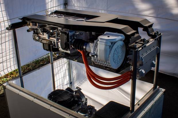 With a flat layout, the very compact single-rotary range extender takes up very little space.