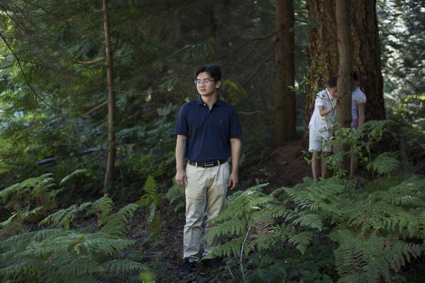 Alan Yu with his two daughters.