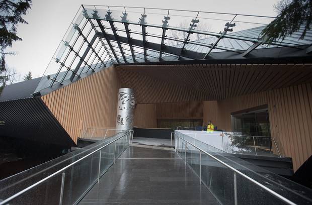 Architects John and Patricia Patkau designed the museum to place art in a dialogue with the natural world.