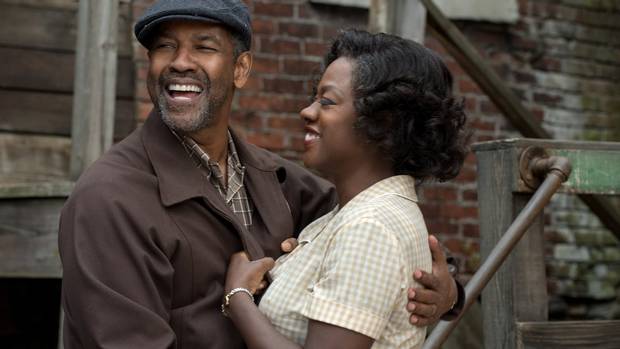 Denzel Washington and Viola Davis in Fences.