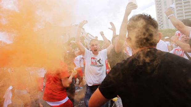 French police used water cannon and tear gas on football fans amid ugly incidents in Marseille ahead of the Euro 2016 match on June 21 between Ukraine and Poland, an AFP reporter said. Several people were seen being detained. 
