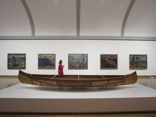 A woman walks past an Algonquin canoe during a media tour of the National Gallery of Canada’s Canadian and Indigenous Galleries featuring Canadian and Indigenous Art: From Time Immemorial to 1967 in Ottawa, Wednesday, June 7, 2017. THE CANADIAN PRESS/Adrian Wyld On June 17, Toronto’s Royal Ontario Museum opened a new exhibition, Anishinaabeg: Art and Power. The show combines 19th-century “friendship bags,” covered in elaborate floral beading, with contemporary paintings by the likes of Norval Morrisseau. Fifty years ago, the ROM regarded all this material as “ethnological” and not really on a par with European aesthetics and art-making.