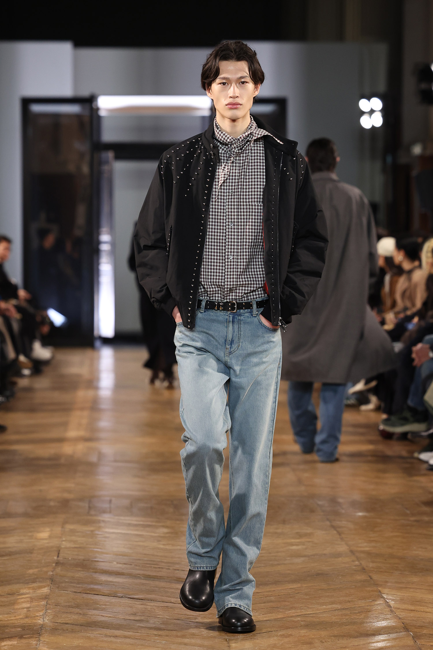 PARIS, FRANCE - JANUARY 23: (EDITORIAL USE ONLY - For Non-Editorial use please seek approval from Fashion House) A model walks the runway during the System Menswear Fall-Winter 2025/2026 show as part of Paris Fashion Week on January 23, 2025 in Paris, France. (Photo by Peter White/Getty Images)
