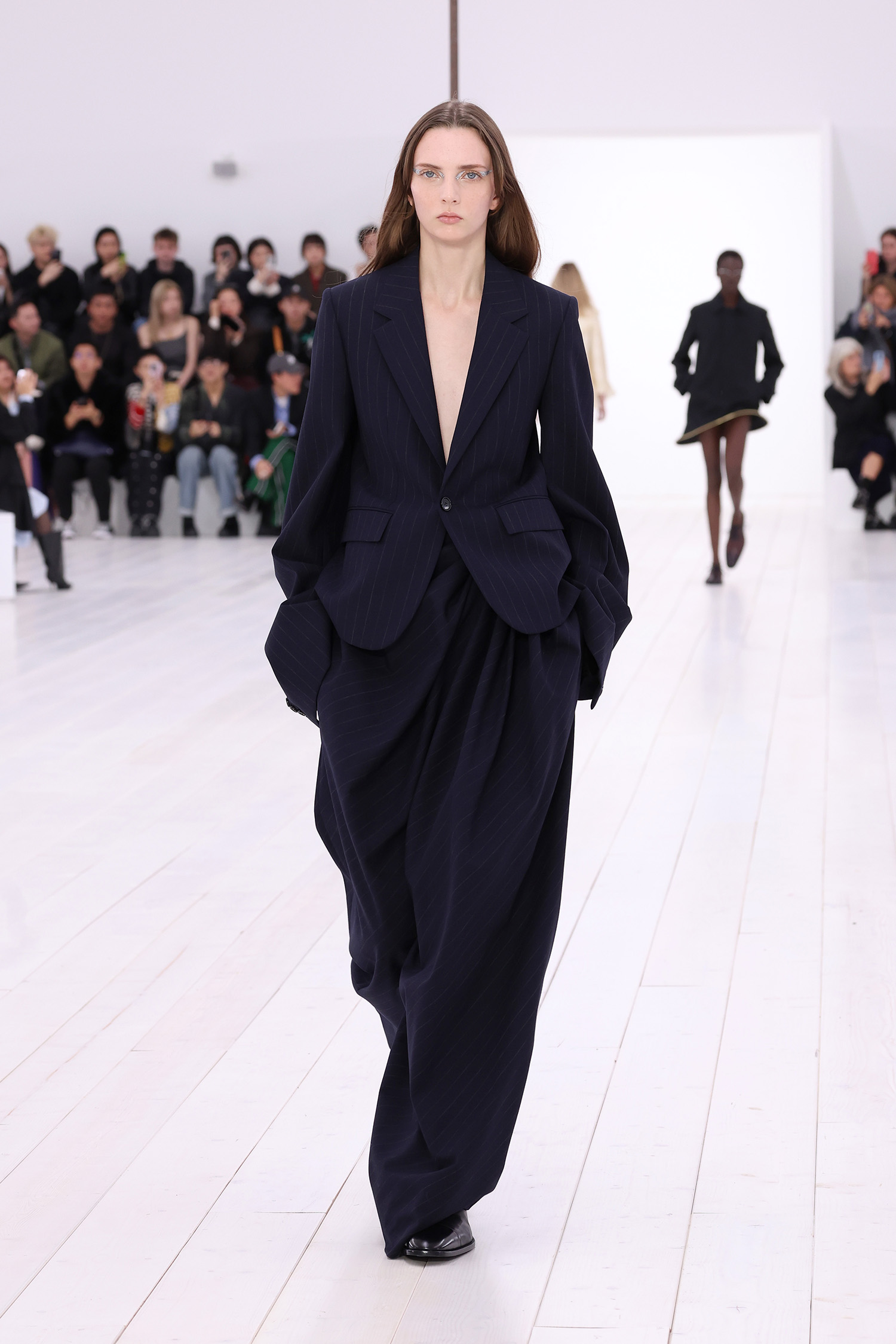 PARIS, FRANCE - SEPTEMBER 27: A model walks the runway during the Loewe Paris Womenswear Spring-Summer 2025 show as part of Paris Fashion Week on September 27, 2024 in Paris, France. (Photo by Pascal Le Segretain/Getty Images)