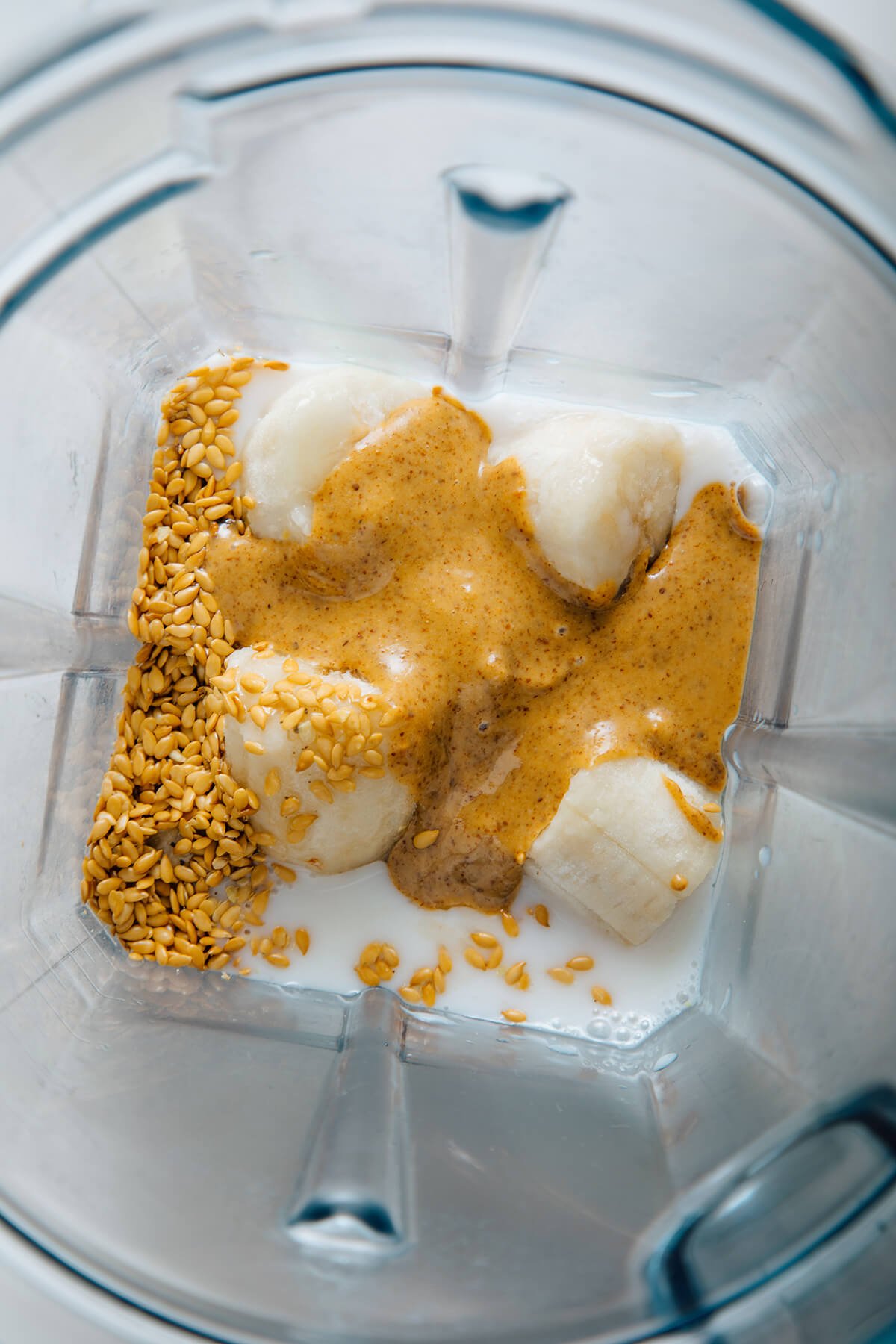 banana smoothie before blending