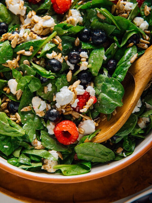 blueberry and raspberry spinach salad