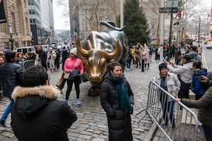 NEW YORK, NEW YORK - DECEMBER 26: People visit the Wall Street Bull on the first day back for the Stock Exchange since the Christmas holiday on December 26, 2023 in New York City. Markets were up slightly in morning trading during what is expected to be a light week for traders as many in the finance community are away for the Christmas week holiday. (Photo by Spencer Platt/Getty Images)