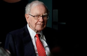 Warren Buffett, CEO of Berkshire Hathaway Inc, pauses while playing bridge as part of the company annual meeting weekend in Omaha, Nebraska U.S. May 6, 2018.