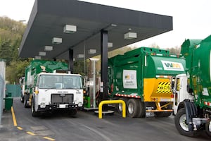The new Waste Management CNG powered trucks refuel at a CNG fuelling station. (CNW Group/WASTE MANAGEMENT, INC.)