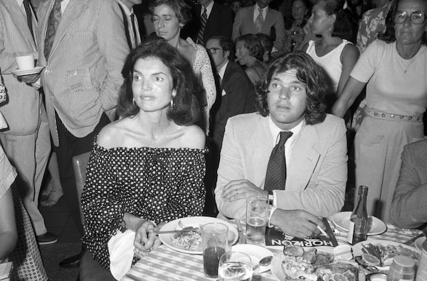 Jackie Onassis and Jann Wenner of Rolling Stone magazine share table at the Oyster Bar in Grand Central Station. The party they attended was for the "Save Grand Central Station" campaign, 1977.