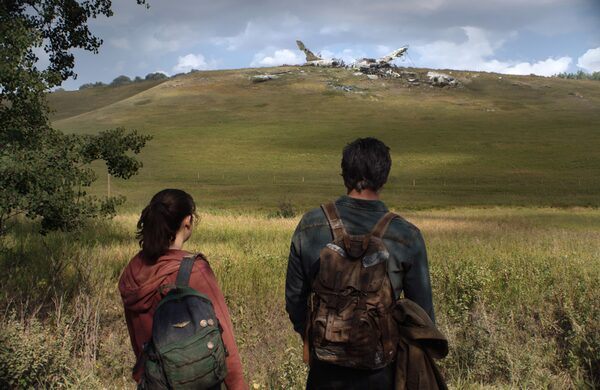 THE LAST OF US takes place 20 years after modern civilization has been destroyed. Joel (Pedro Pascal), a hardened survivor, is hired to smuggle Ellie (Bella Ramsey), a 14-year-old girl, out of an oppressive quarantine zone. What starts as a small job soon becomes a brutal and heartbreaking journey as they both must traverse the U.S. and depend on each other for survival. Credit: HBO / Crave