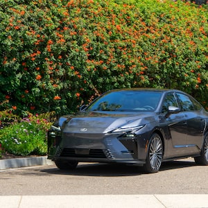 The eighth-generation ES will come only has a hybrid or as a fully electric car as this one.