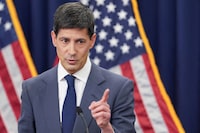 FILE PHOTO: New U.S. Federal Reserve Chairman Kevin Warsh holds a press conference following a two-day meeting of the Federal Open Market Committee (FOMC), at the U.S. Federal Reserve in Washington, D.C., U.S. June 17, 2026. REUTERS/Eric Lee/File Photo