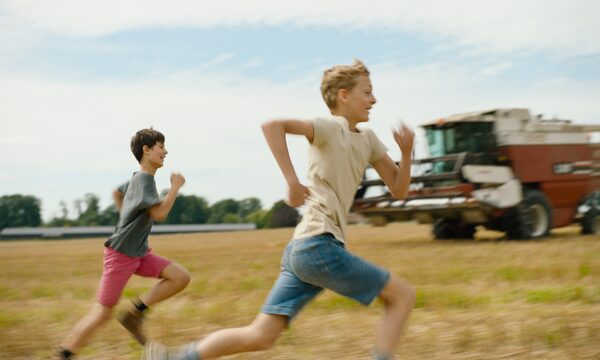 CLOSE (2022). (L-R) Gustav De Waele, Eden Dambrine. Leo and Remi are two thirteen-year-old best friends, whose seemingly unbreakable bond is suddenly, tragically torn apart.  Courtesy of A24