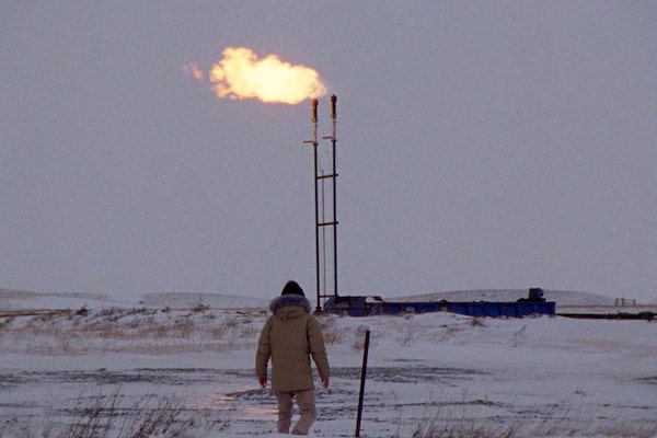 HOW TO BLOW UP A PIPELINE (2022). A crew of young environmental activists execute a daring mission to sabotage an oil pipeline. Courtesy of Elevation Pictures