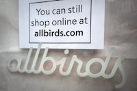CHICA A sign hangs on the front door of a shuttered Allbirds store on April 02, 2026 in Chicago, Illinois.  )