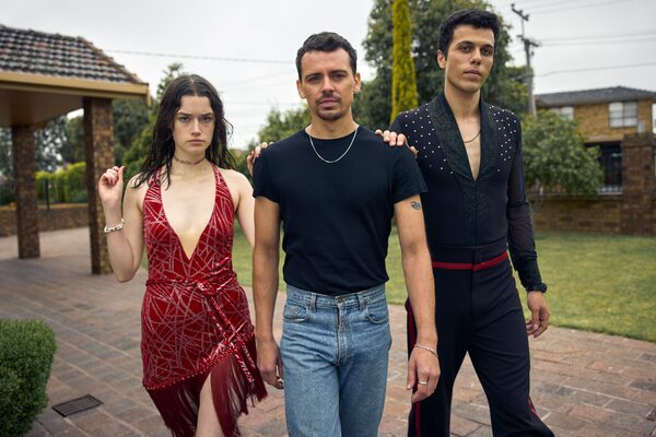 (l-r.) Hattie Hook stars as Ebony, Thom Green as Adam and Elias Anton as Kol in director Goran Stolevski’s OF AN AGE, a Focus Features release.
Credit: Ben King / © Of An Age Films Pty Ltd