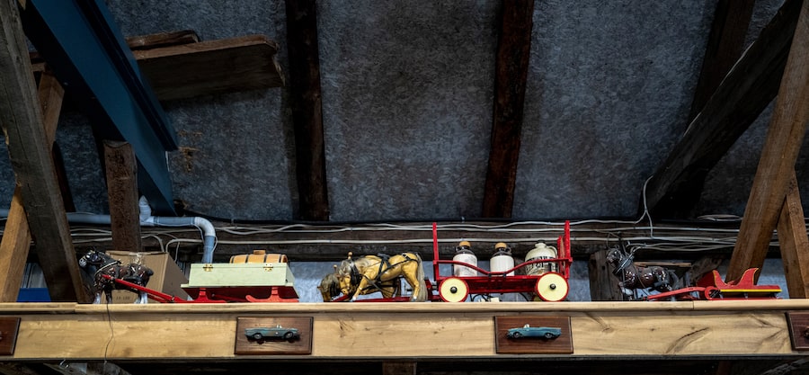 The knick-knacks at Sylvain Éthier’s sugar shack in Mirabel speak to an earlier era of Québécois transit: Horse-drawn sleighs, convertible cars. The Éthiers are one of several families to buy back land that was expropriated for a Montreal-area airport in the 1960s.