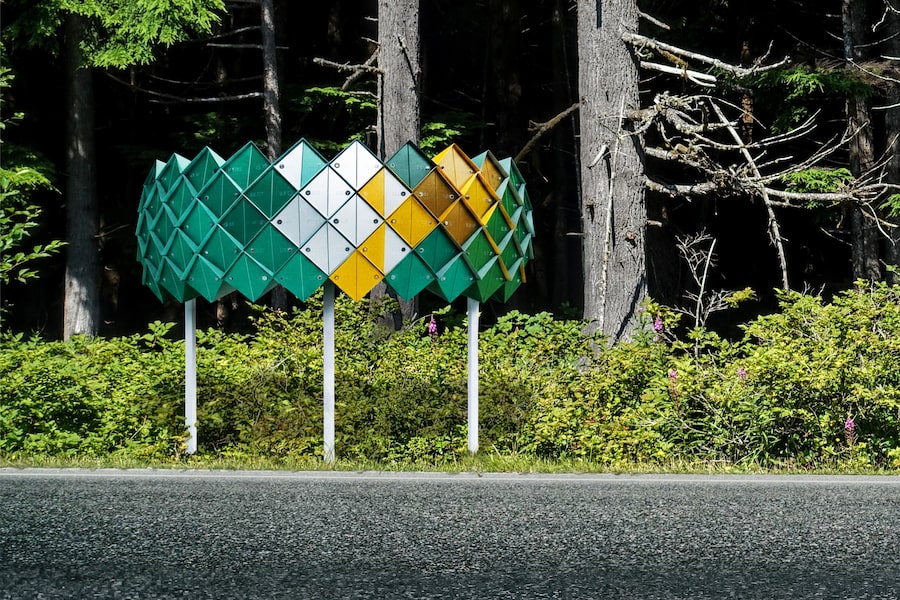 Looking at the visual language found in nature, we took inspiration from the cones of coniferous trees. These ‘mail cones’ could be built with the same high-grade aluminum and concrete used in existing community mailboxes.