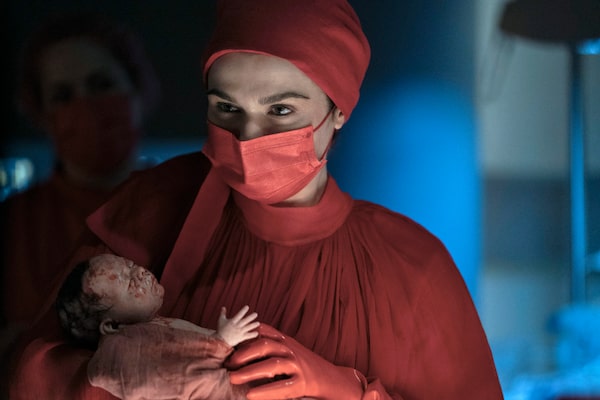 DEAD RINGERS (TV Series). A modern take on David Cronenberg’s 1988 thriller, Dead Ringers features Rachel Weisz (shown) playing the double-lead roles of Elliot and Beverly Mantle, twins who share everything: Drugs, lovers, and an unapologetic desire to do whatever it takes—including pushing the boundaries on medical ethics—in an effort to challenge antiquated practices and bring women’s health care to the forefront.