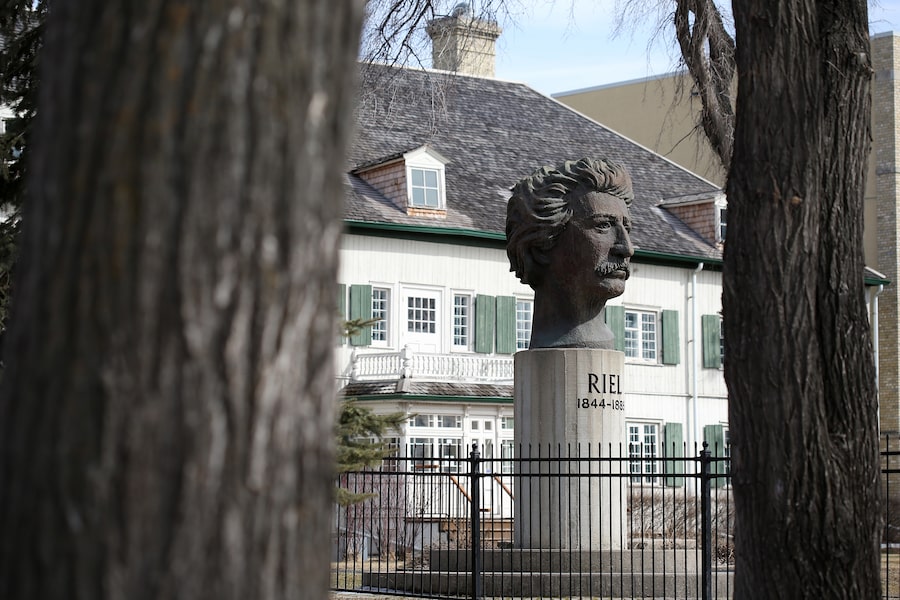  A bust commemorates Manitoba’s first premier, Louis Riel, outside Le Musée de Saint-Boniface, in Winnipeg's francophone St. Boniface neighbourhood on April 11, 2025.