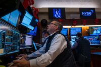 NEW YORK, NEW YORK - AUGUST 08: Traders work on the New York Stock Exchange (NYSE) floor on August 08, 2024 in New York City. The Dow rose over 600 points following a strong jobs report showing that the American economy is still growing despite high interest rates.  (Photo by Spencer Platt/Getty Images)