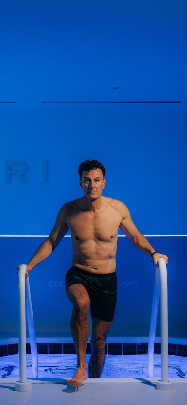 Roy Gori, former CEO of Manulife Financial, praises the therapeutic benefits of contrast therapy—immersion in cold water, followed by a sauna.