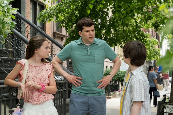 “FLEISHMAN IS IN TROUBLE” -- "Summon Your Witnesses"  -- Episode 1 (Airs November 17) Pictured (L-R):  Meara Mahoney Gross as Hannah Fleishman, Jesse Eisenberg as Toby Fleishman, Maxim Swinton as Solly Fleishman.  CR: Linda Kallerus/FX