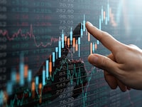 Analyst pointing the chart.