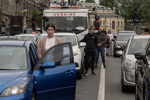 KYIV, UKRAINE - MAY 09: Kyiv motorists stop their cars and observe a one-minute silence daily at 9:00 a.m. to honor soldiers killed in the Russia-Ukraine war, a ritual initiated by President Volodymyr Zelenskyy in 2022 on May 09, 2026 in Kyiv, Ukraine. On May 8, U.S. President Donald Trump announced on social media that a three-day ceasefire would be in effect between Ukraine and Russia from May 9 to May 11, and would also include a prisoner exchange. The ceasefire coincides with Russia's May 9th World War II Victory Day, as well as 'Europe Day,' a celebration of peace and unity in Europe. (Photo by Diego Fedele/Getty Images)